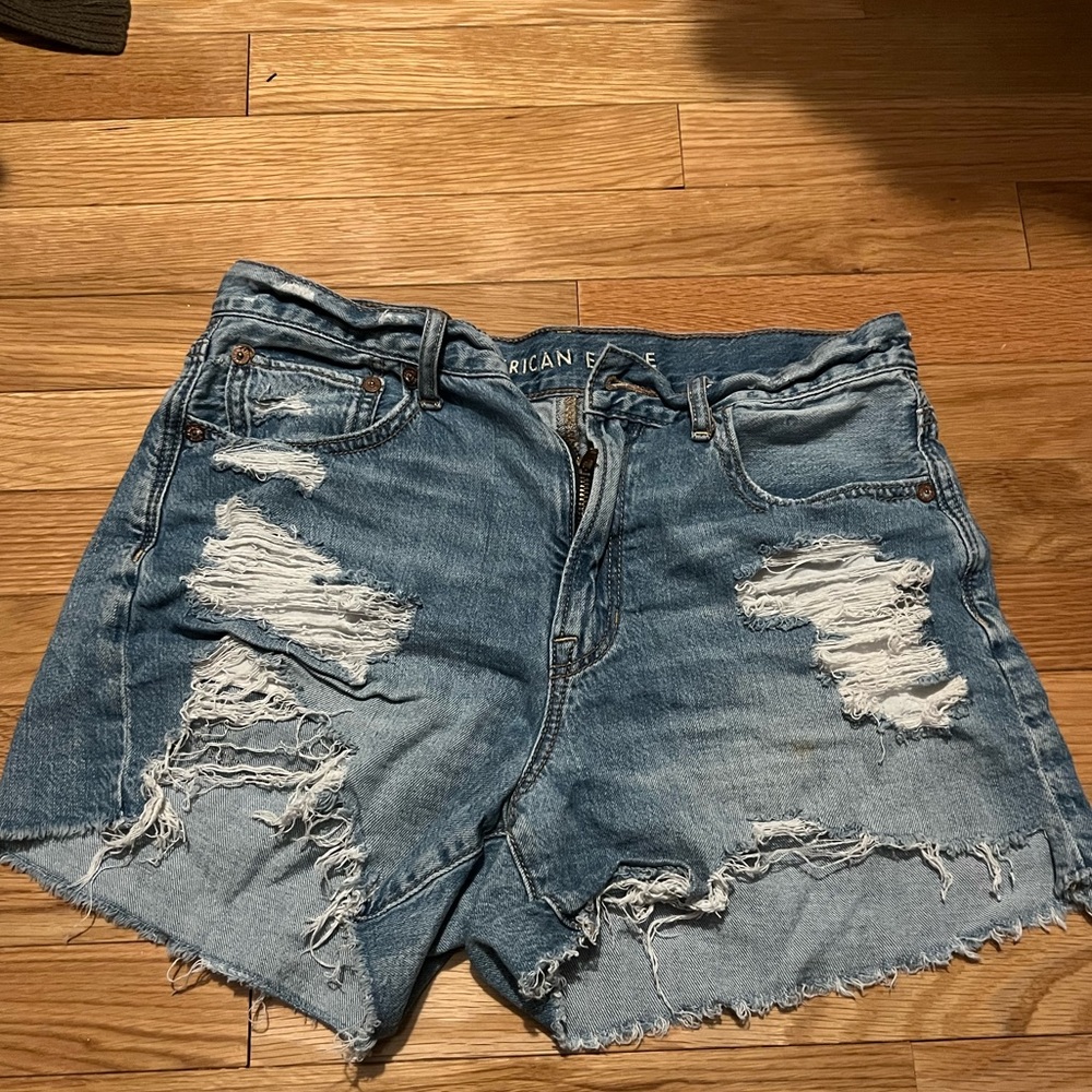 AE 90s boyfriend shorts